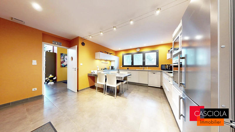 Maison - 200 m² - 6 pièces