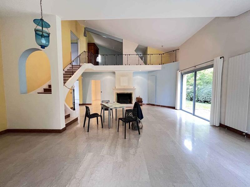 Maison - 180 m² - 5 pièces