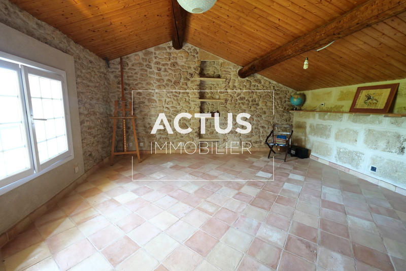 Maison - 237 m² - 8 pièces