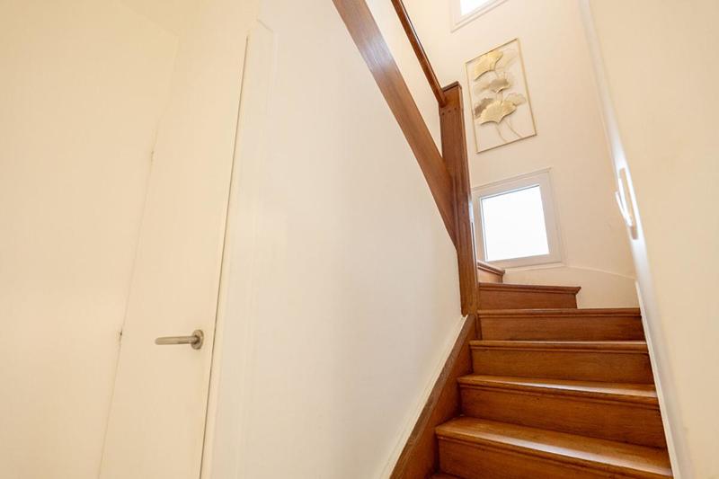 Maison - 232 m² - 8 pièces