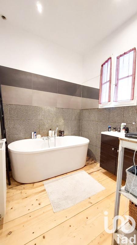 Maison - 211 m² - 7 pièces