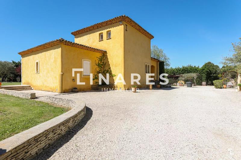 Propriété - 230 m² - 9 pièces