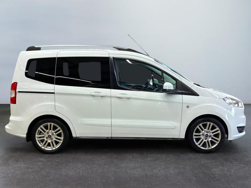 Ford Tourneo Courier 1.0 EcoBoost 100 Titanium
