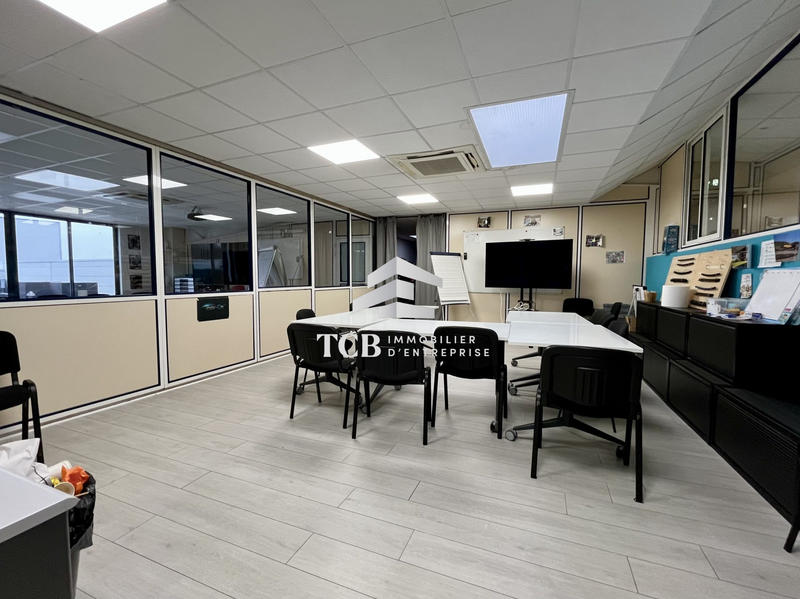 Local d'activités - 2 358 m²