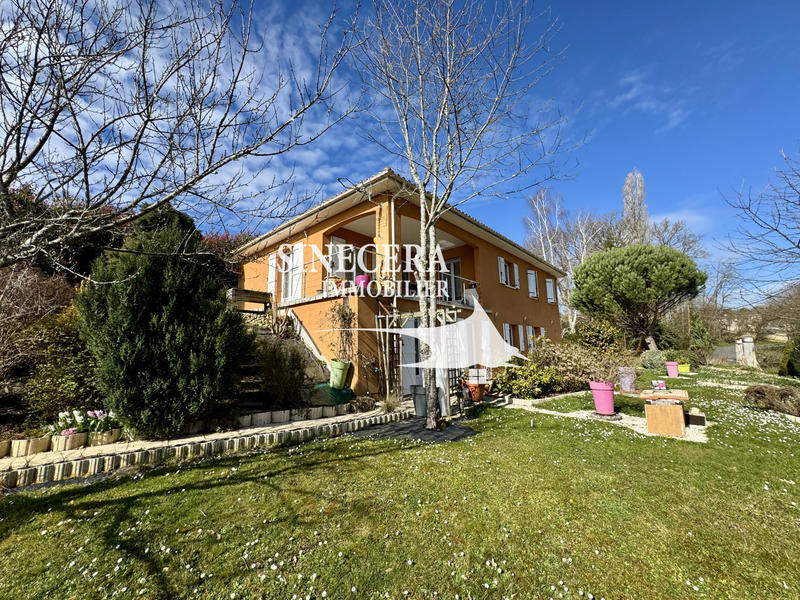 Maison - 200 m² - 10 pièces