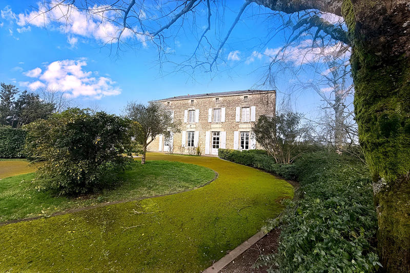 Maison - 186 m² - 8 pièces