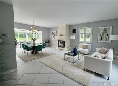 Maison - 210 m² - 7 pièces