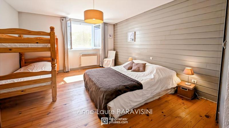 Maison - 244 m² - 9 pièces