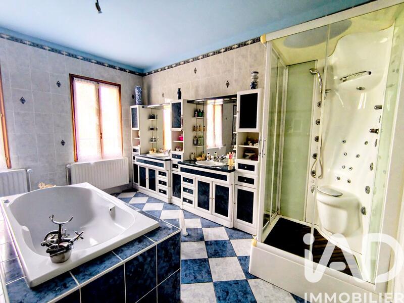 Maison - 280 m² - 6 pièces