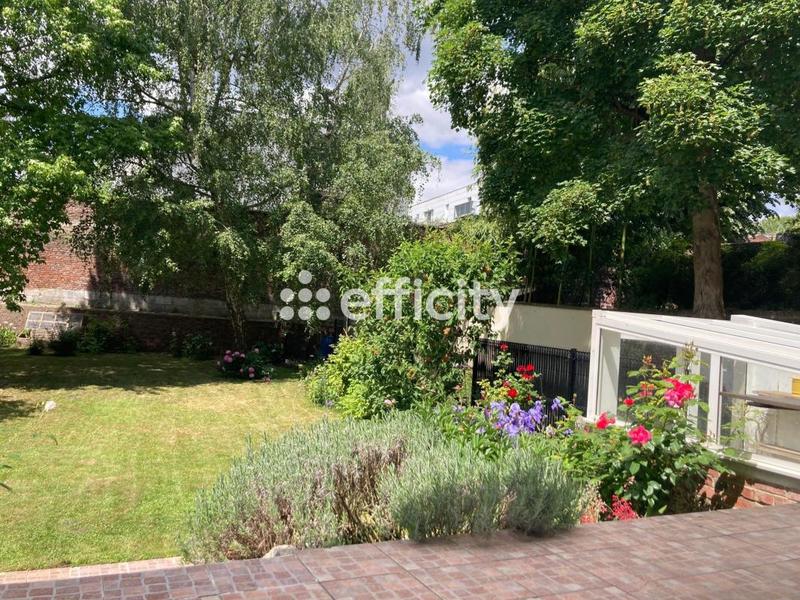 Maison - 270 m² - 11 pièces