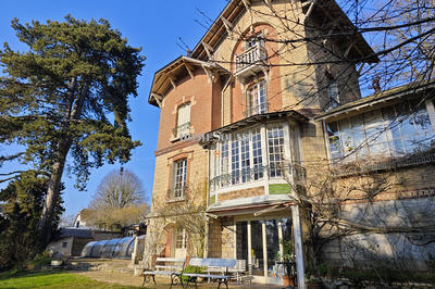 Maison - 389 m² - 10 pièces