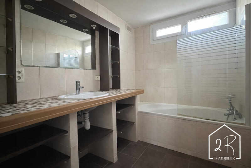 Appartement - 85 m² - 5 pièces