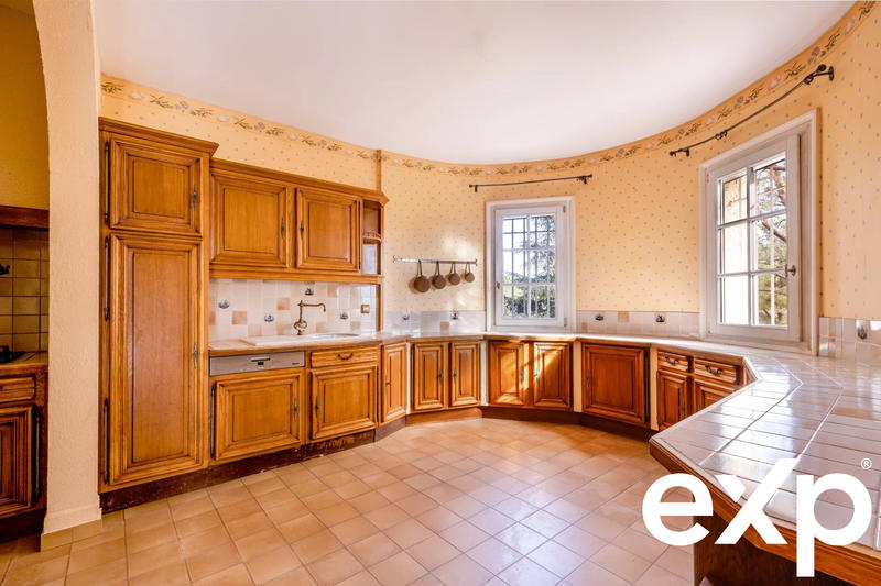 Maison - 195 m² - 8 pièces