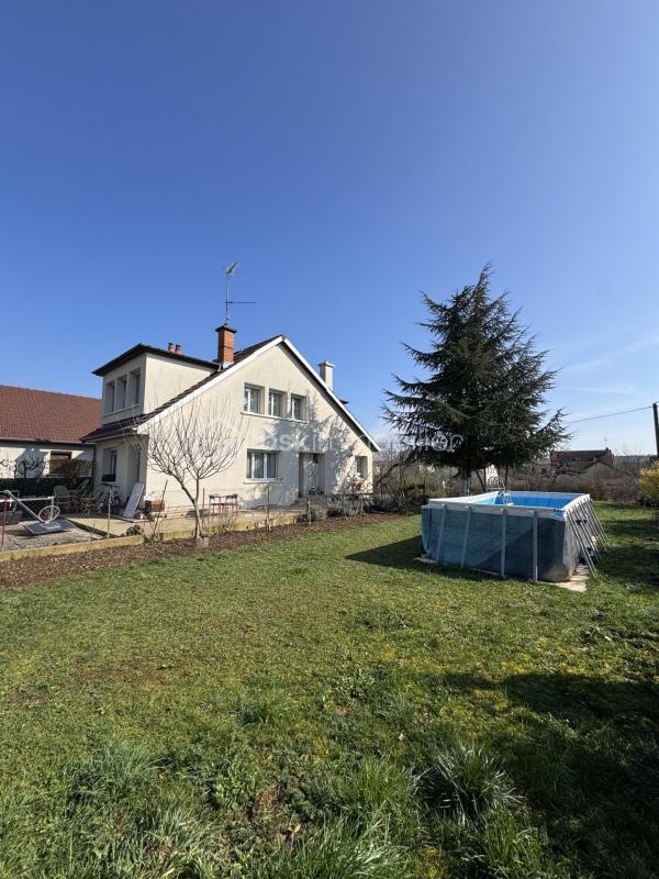 Maison - 182 m² - 9 pièces