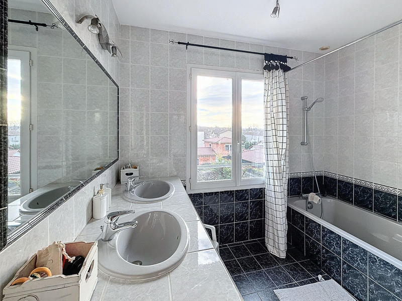 Maison - 122 m² - 6 pièces