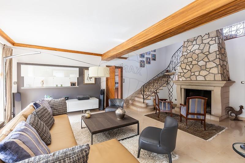 Maison - 280 m² - 10 pièces