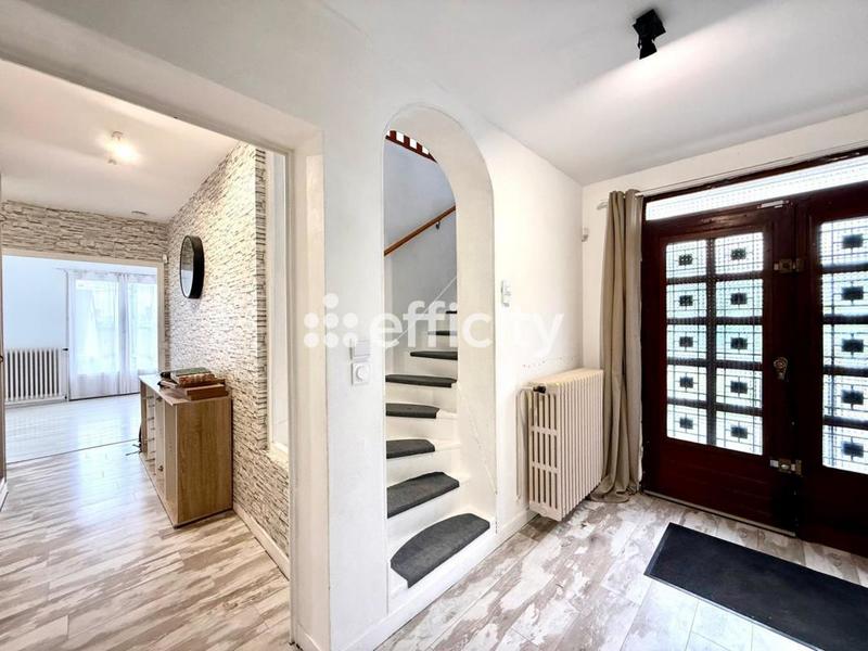 Pavillon - 194 m² - 8 pièces