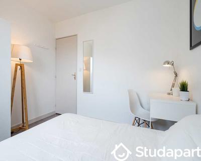 Chambre - 90 m² - 1 pièce