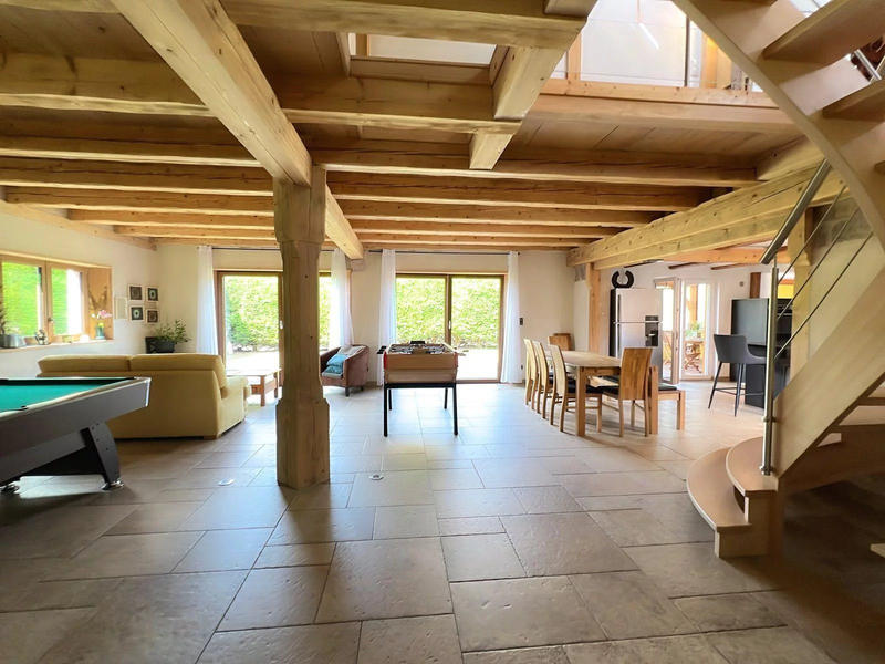 Maison - 240 m² - 9 pièces