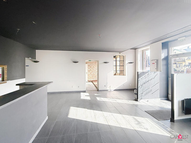 Local commercial - 99 m² - 3 pièces
