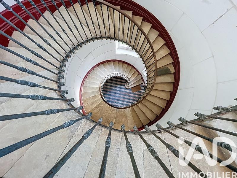 Maison - 890 m² - 18 pièces