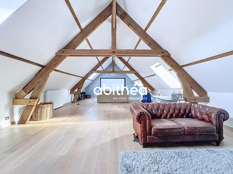 Maison - 327 m² - 9 pièces