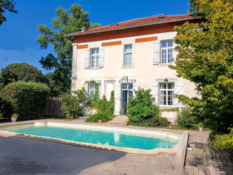 Maison - 253 m² - 10 pièces
