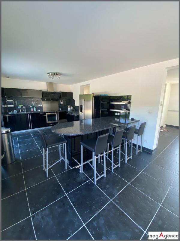 Maison - 210 m² - 5 pièces