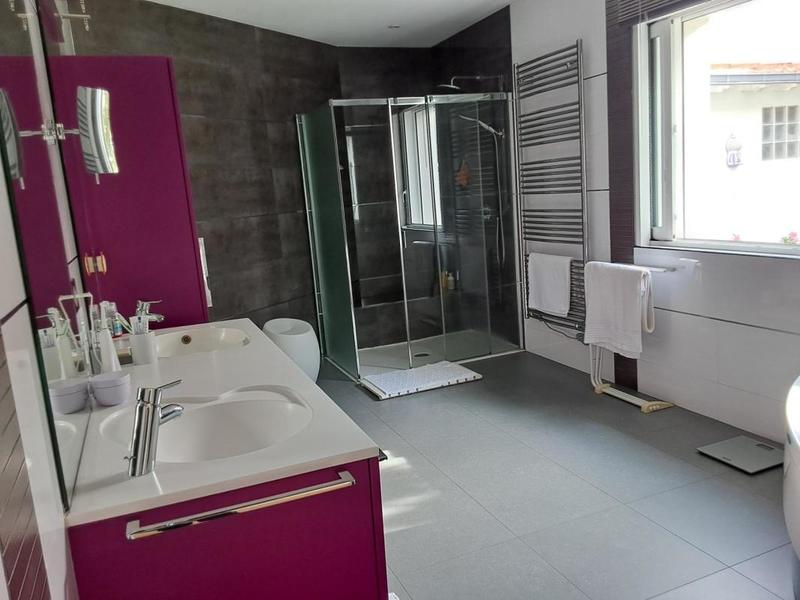 Maison - 240 m² - 6 pièces