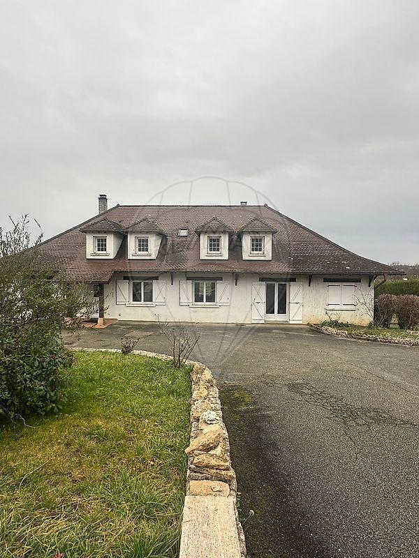 Maison - 331 m² - 8 pièces