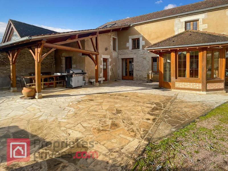 Maison - 260 m² - 9 pièces