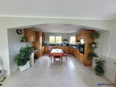 Maison - 201 m² - 7 pièces