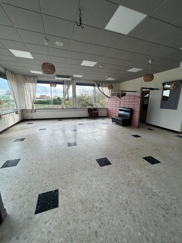 Local commercial - 11 190 m² - 18 pièces