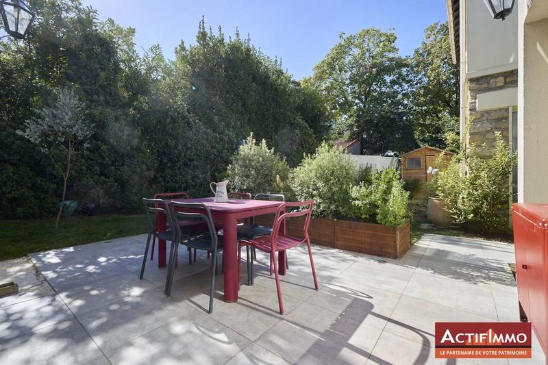 Maison - 250 m² - 7 pièces