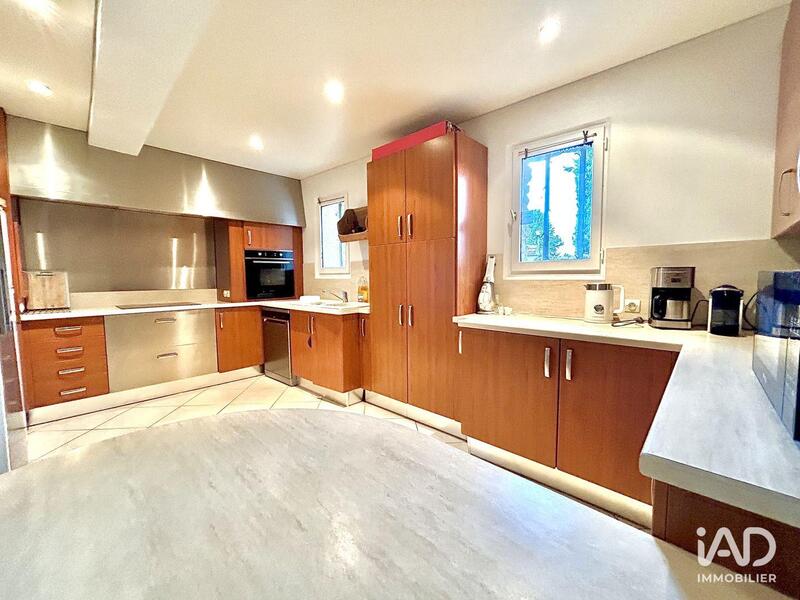 Maison - 210 m² - 7 pièces