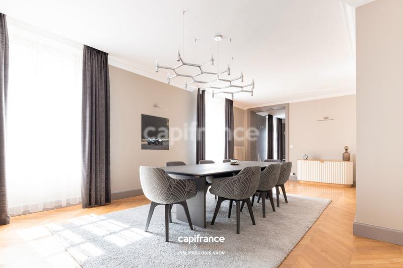 Maison bourgeoise - 575 m² - 10 pièces