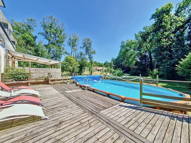 Propriété - 234 m² - 8 pièces