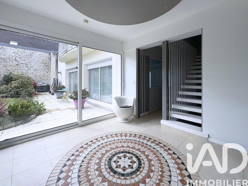 Maison - 400 m² - 10 pièces