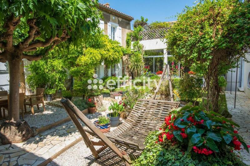 Maison - 277 m² - 12 pièces