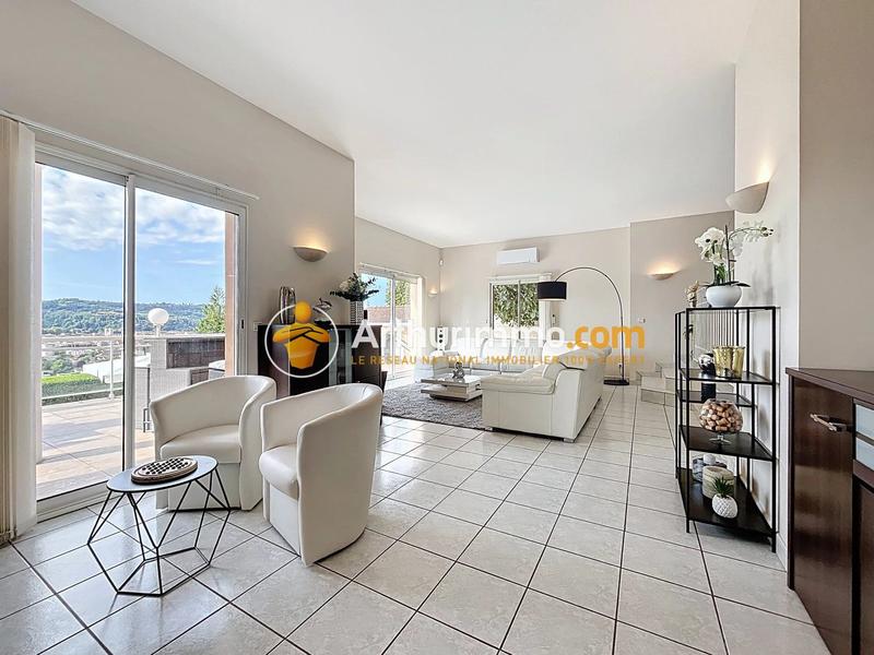 Maison - 205 m² - 7 pièces