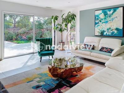 Maison d'architecte - 220 m² - 9 pièces