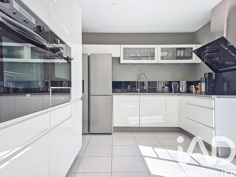 Maison - 198 m² - 9 pièces