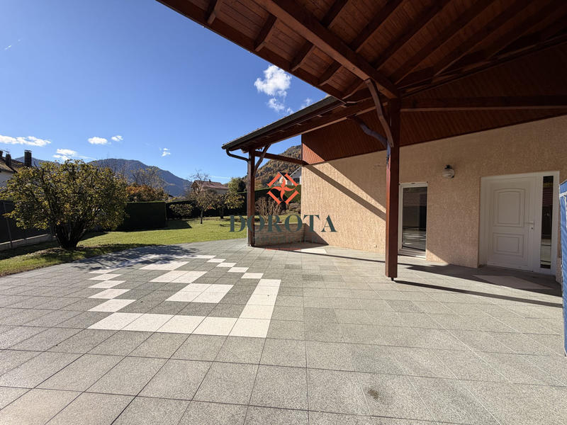 Maison traditionnelle - 162 m² - 5 pièces