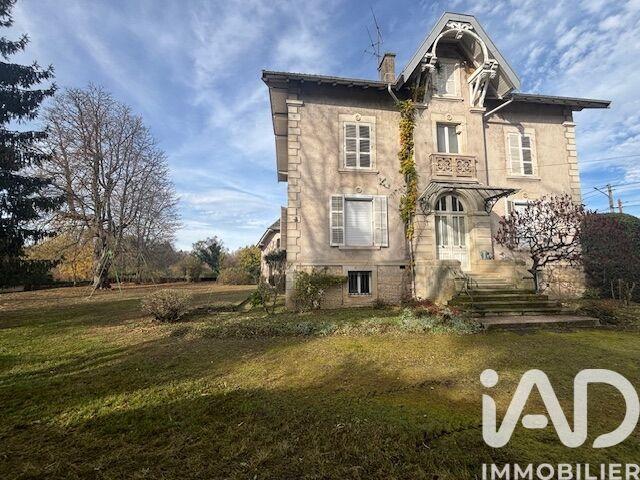 Maison - 201 m² - 7 pièces