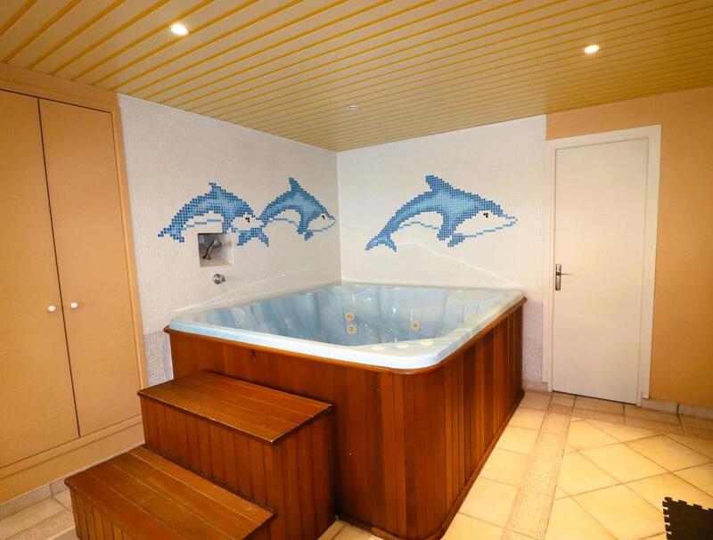 Maison - 220 m² - 8 pièces