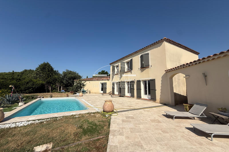 Villa - 208 m² - 4 pièces