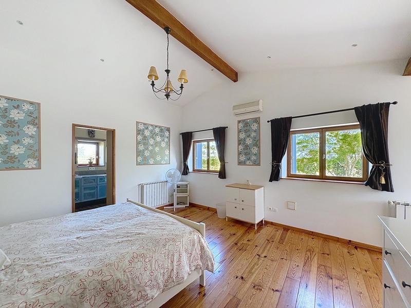 Maison - 650 m² - 15 pièces