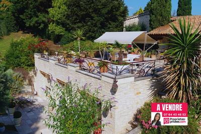 Demeure - 235 m² - 6 pièces