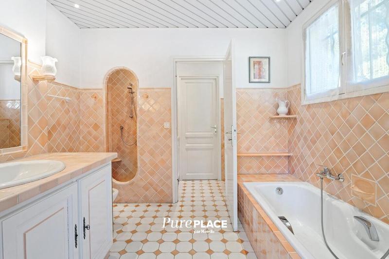 Villa - 236 m² - 6 pièces