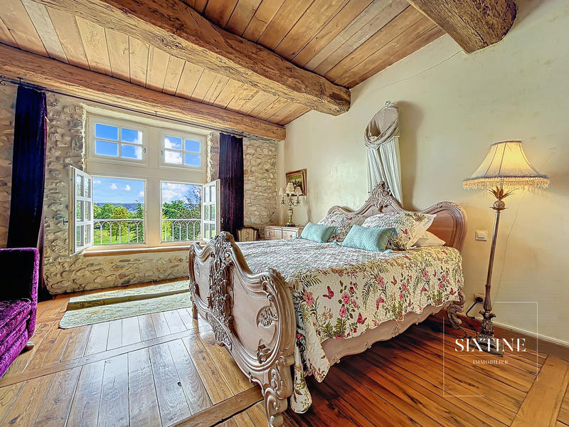 Maison ancienne - 552 m² - 10 pièces